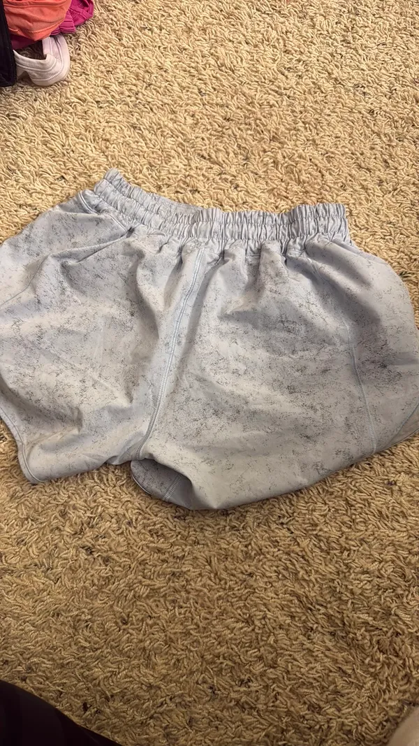 Lululemon Shorts Hot 4" High-Rise - Image 2