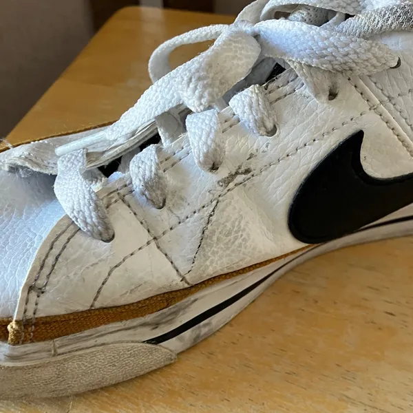 FINAL MARKDOWN Nike White Mesh Sneakers 9 - Image 4