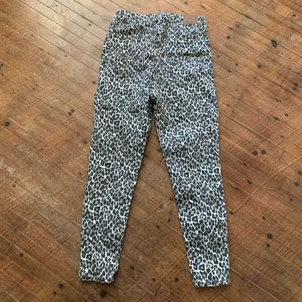 American Eagle cheetah print curvy super high rise 6 short jeggings - Image 3