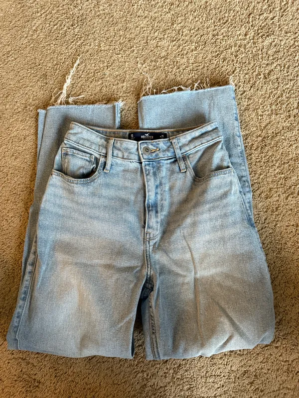 Hollister ripped jeans - Image 4
