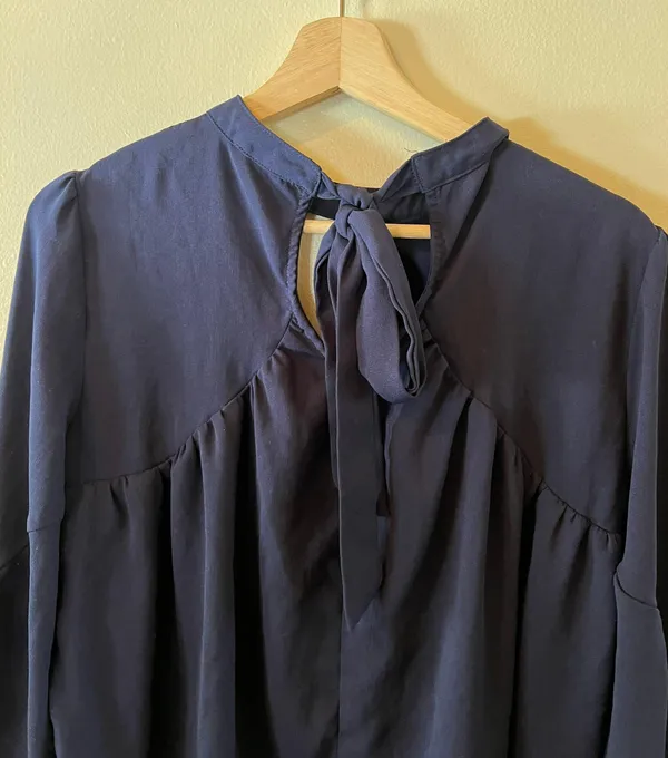 Entro Keyhole Long Sleeve - Image 3