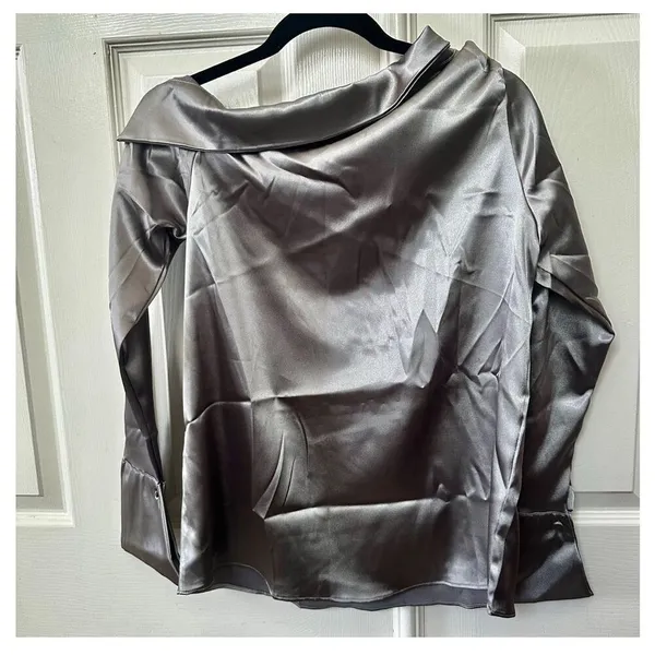 New Revival grey off the shoulder long sleeve blouse - Image 4