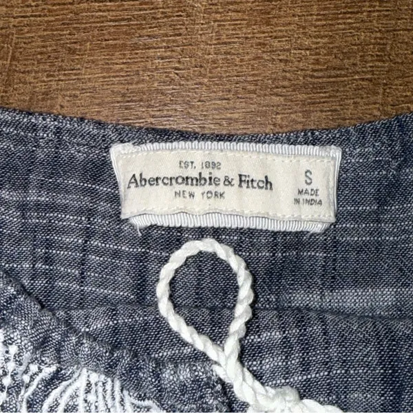 Abercrombie & Fitch Floral Embroidery Tank - Image 9