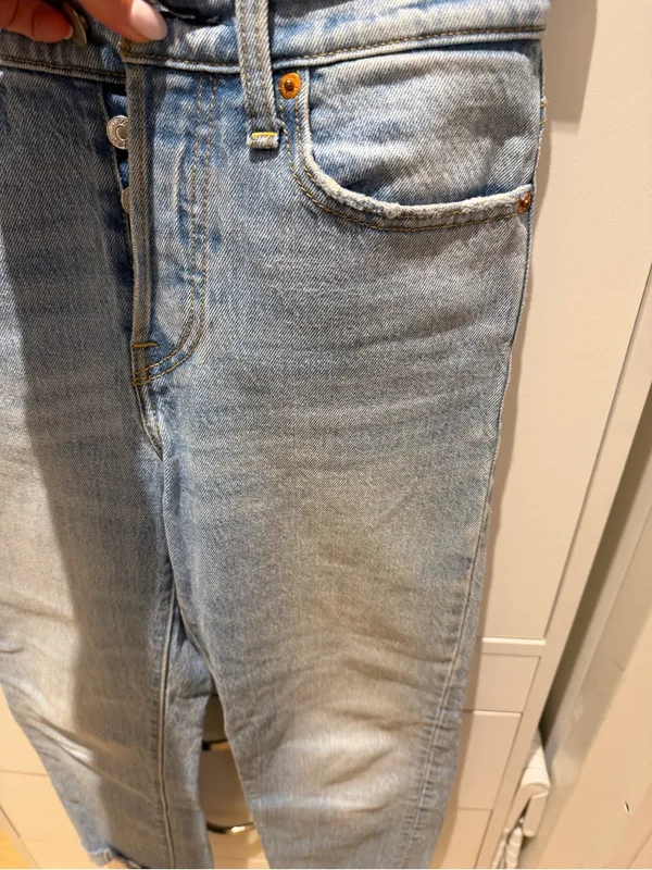 LEVI Light Blue Women’s Denim Jeans - Size 25 - Image 4