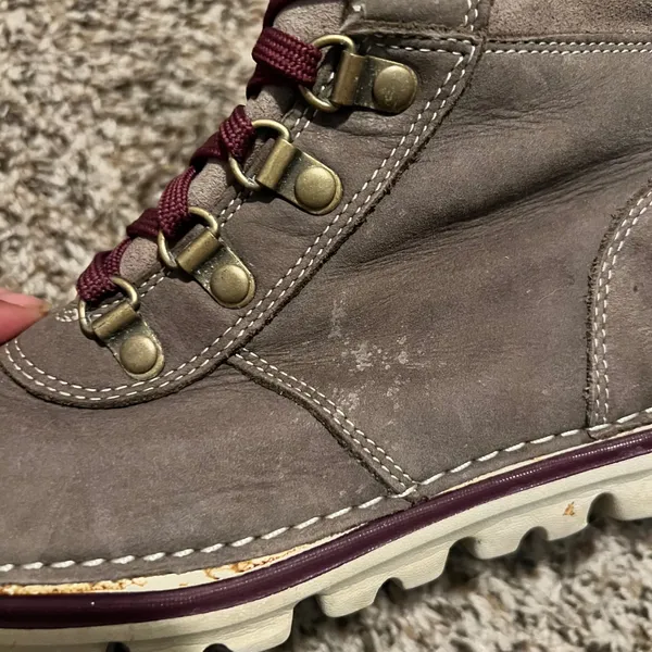 Timberland‎ Taupe Leather Faux Fur Lined Lace Up Hiking Boots Burgundy Accents - Image 3