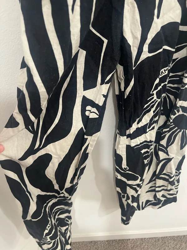 Farm Rio Black & Cream Printed Puff-Sleeve Jumpsuit Size M - Image 4