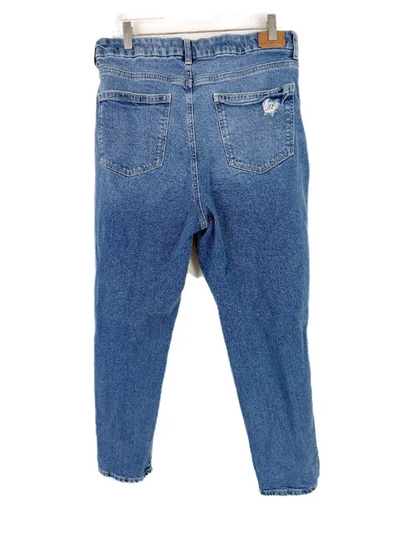 American Eagle Distressed Strigid Curvy Mom Jeans Medium Wash Size 14 SHORT EUC - Image 6