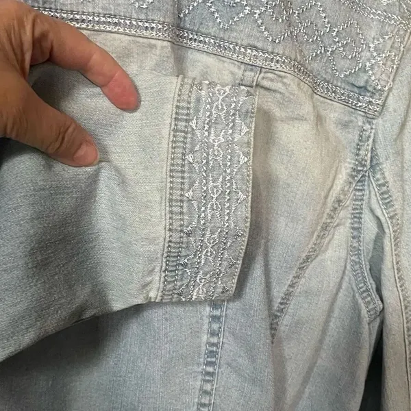 Christopher & banks size XL embroidered light wash denim jacket. - Image 3