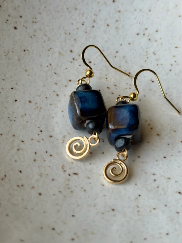 Handmade ceramic swirl chic boho retro vintage style dangle earrings💙 - Image 6