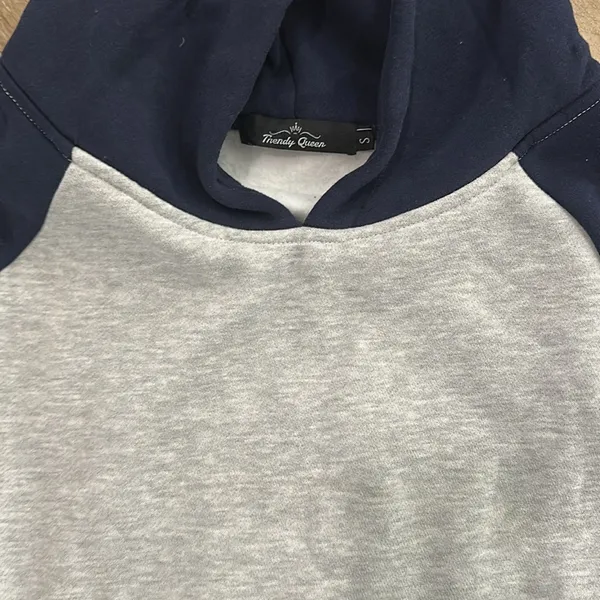 NWOT small trendy queen Women's Gray and blue sweatshirt - oversized - Image 3