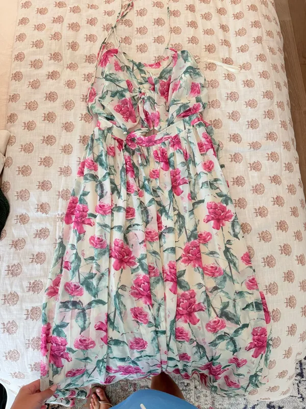 Hello Molly FEEL THE TUNE MAXI DRESS BEIGE #Wedding guest dress #Formal dress #Prom dress #Wedding #floraldress Great condition super flattering - Image 5