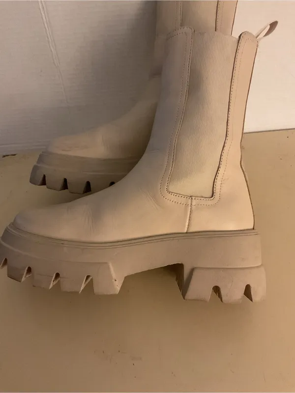 Thursday women crème leather platform Chelsea heel boots US 7.5 - Image 9