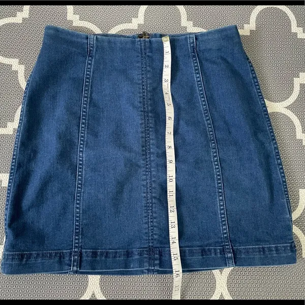 Free people modern femme dark denim miniskirt jean skirt size 8 - Image 3