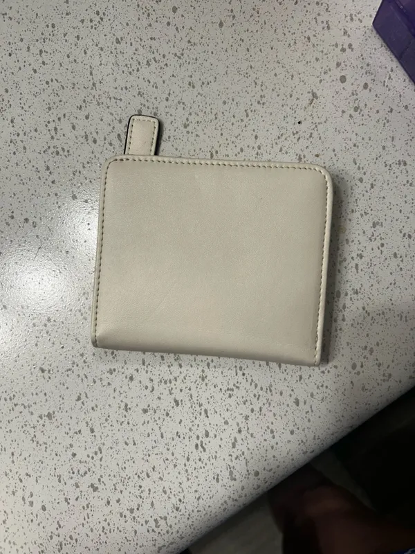 White wallet - Image 3