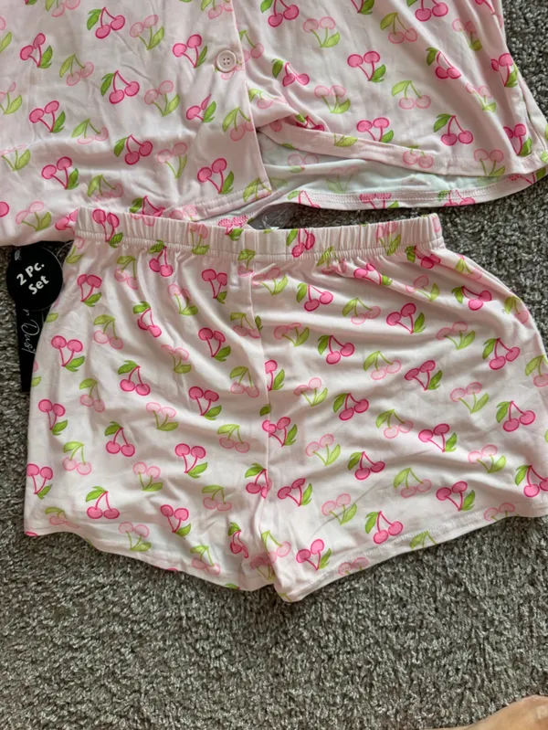 NWT Star Dust two piece short sleeve shorts cherry pajama set size medium - Image 7