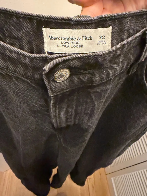 Abercrombie Low-Rise Ultra Loose Jeans - Image 3