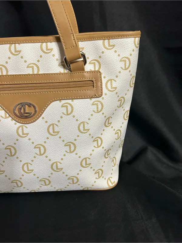 CL Women’s White & Tan Logo-Print Tote Bag Purse - Image 4