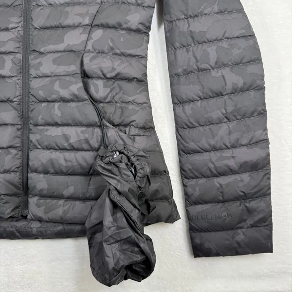 Lululemon Pack It Down Jacket Heritage 365‎ Camo Deep Coal Multi Black Size 4 - Image 4
