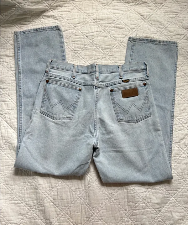Wrangler light wash jeans - Image 2