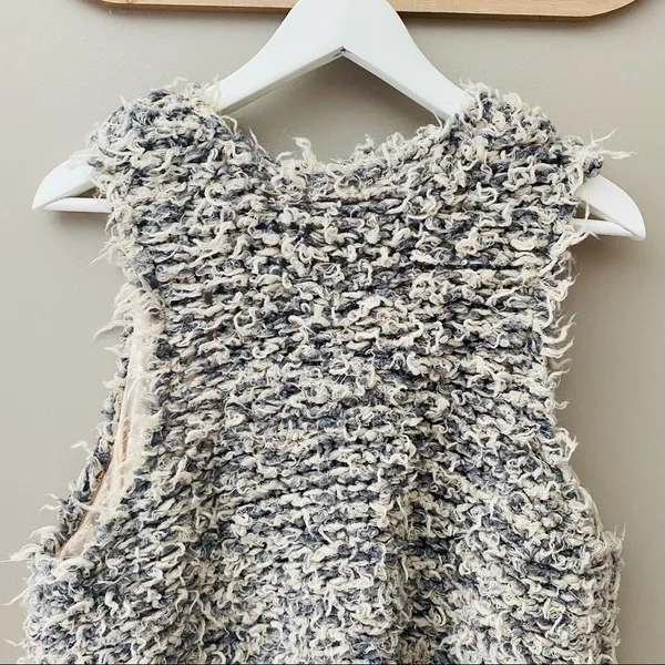 Free People Fur Away Shaggy Vest Gray Sz Medium - Image 4