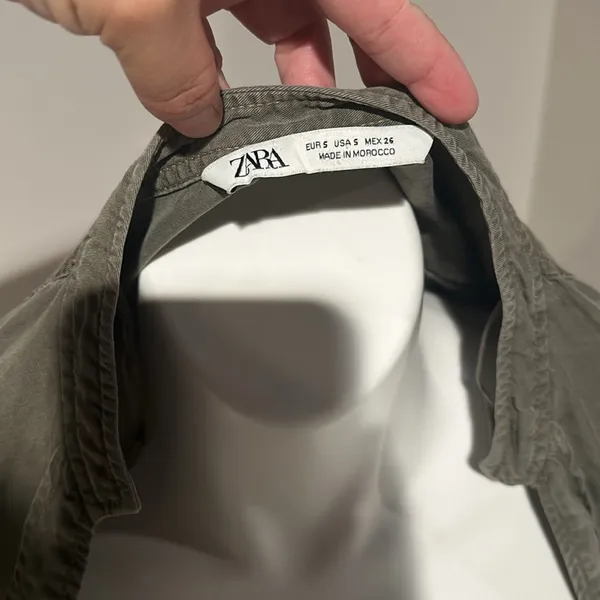 Zara army‎ green button down size small - Image 4