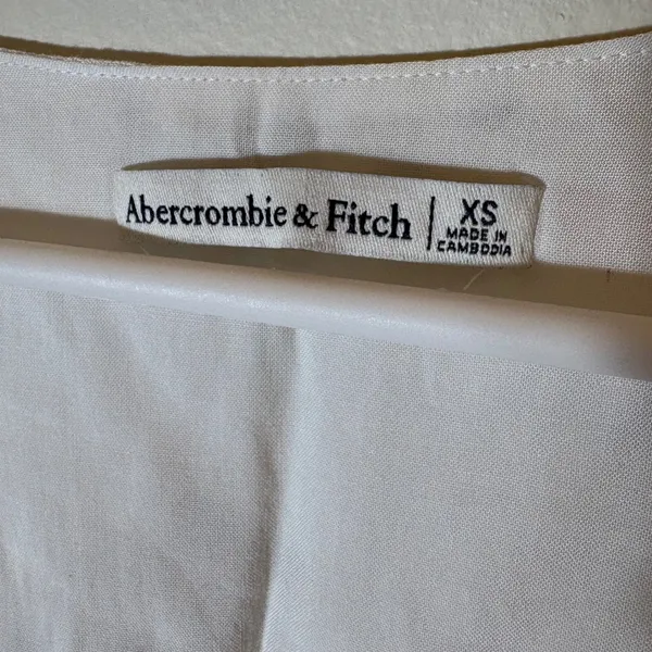 Abercrombie & Fitch Flutter Sleeve Floral Twist Front Crop Top Size XS - Image 3