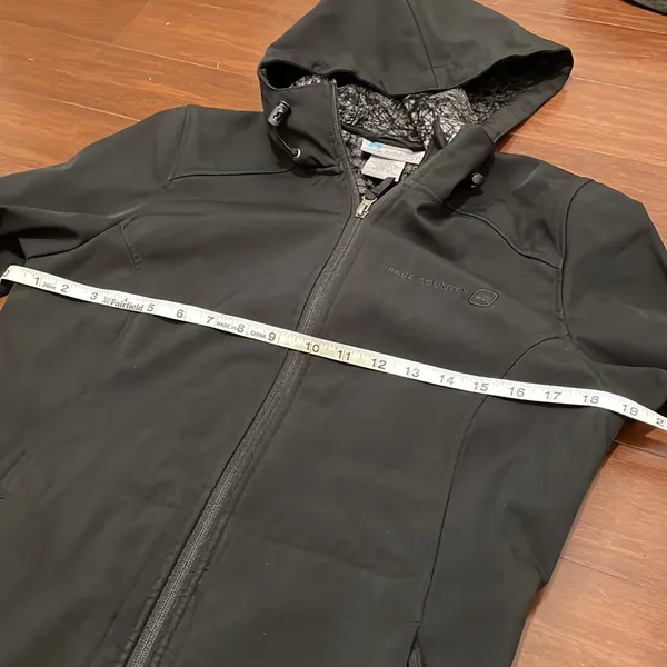 Free country black hooded raincoat - Image 4