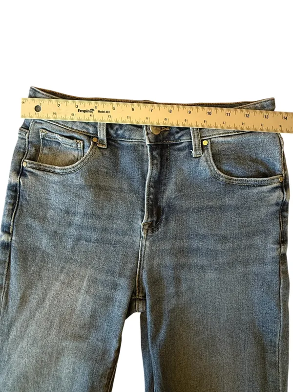 Risen High Rise Straight Leg Jeans Raw Hem Medium Wash Size Women’s Size 3/26 - Image 9