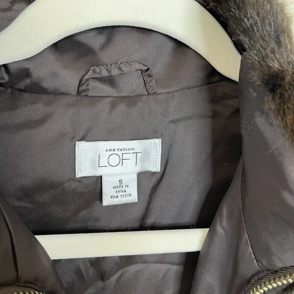 Women's Faux Fur Vest Full‎ Zip Ann Taylor Luxury Mock Neck Small - Image 9