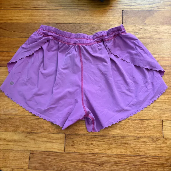 Lululemon Hit It Shorts Magenta Scalloped Hem Size 10 - Image 2