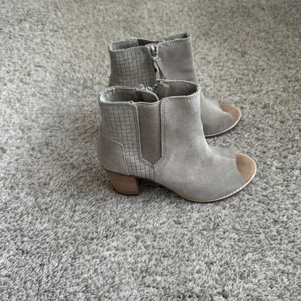 Tom's Women's Peep Toe‎ Suede Beige / Griege Block Heel Bootie Sandal Size 6 - Image 3