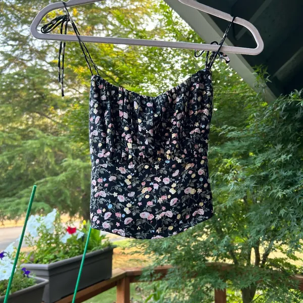 Abercrombie Black Floral Cross Back Crop Top - Image 3