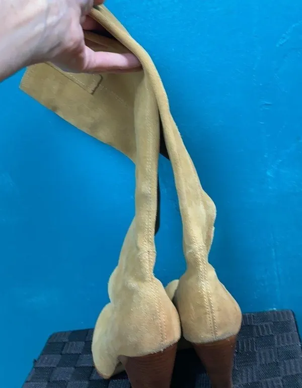 Carlos Santana tall tan suede boots with heels - Image 4