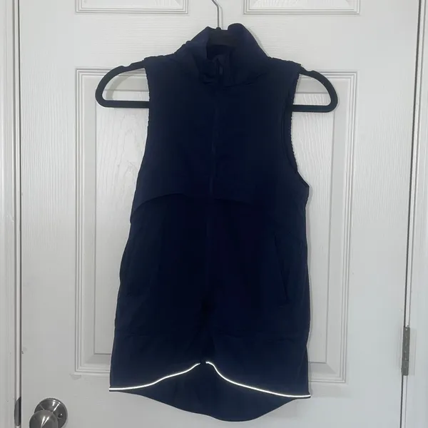 Lululemon Kicking Asphalt Vest Midnight Navy 4 Lightweight adjustable vest - Image 3