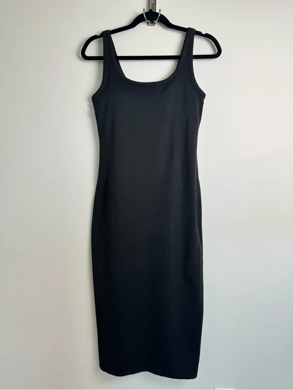 NWOT Vuori Halo Essential DreamKnit Midi Dress Black M - Image 4