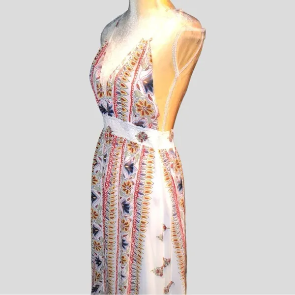 Selfie Leslie floral halter maxi dress! - Image 10