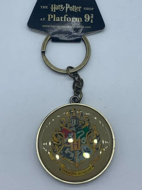 HARRY POTTER Hogwarts house crest and platform 9 3/4 keychain new in pac… - Image 10