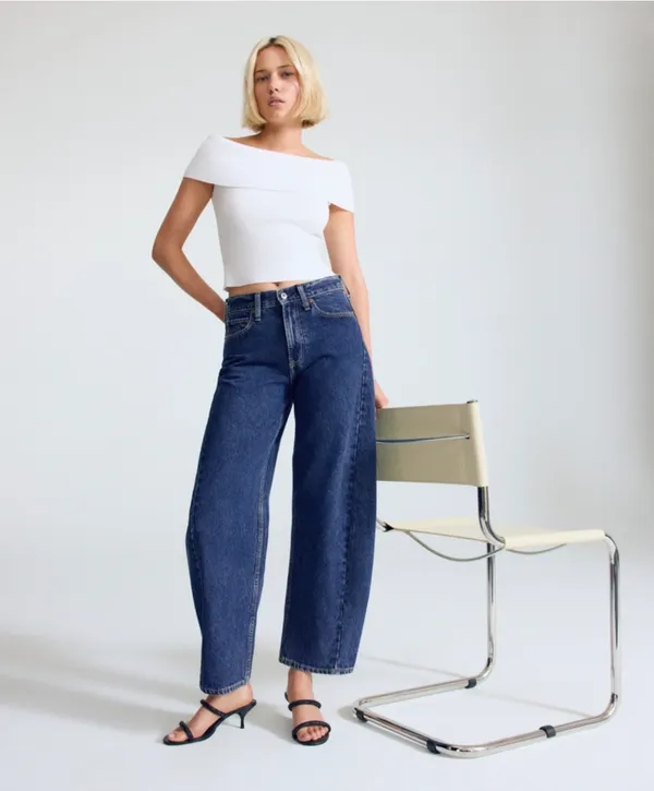 Abercrombie Black Mid-Rise Barrel Jean - Image 3