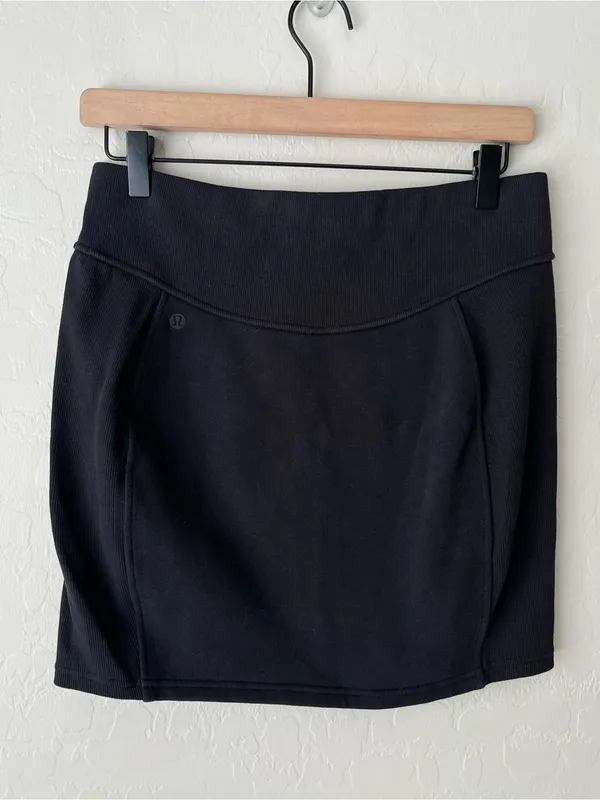 Lululemon high rise scuba mini skirt stretch travel black small - Image 5