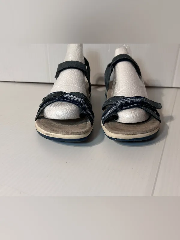 Earth Origins blue/gray sandals women size 8 M - Image 4