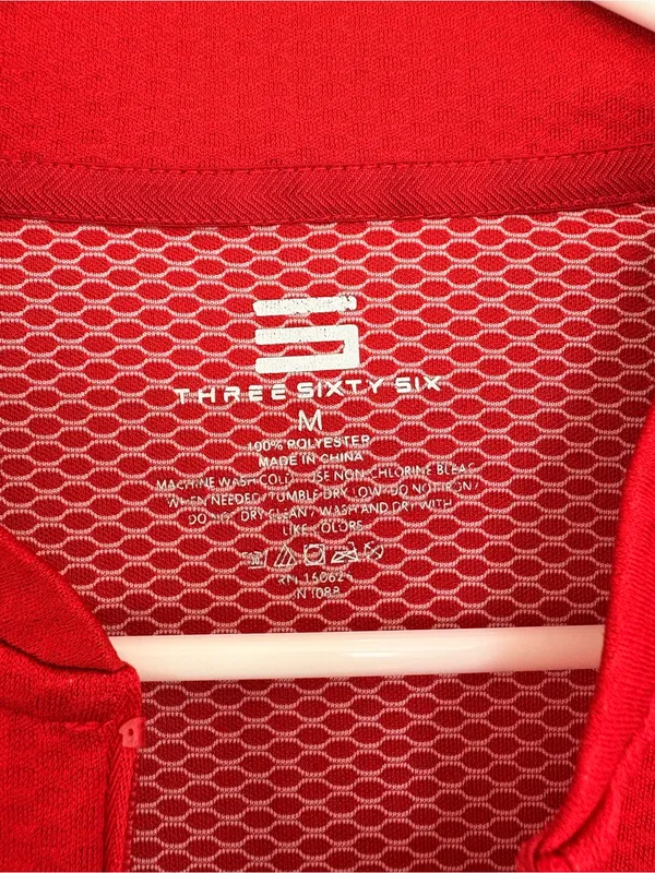 EUC Women’s Sleeveless Red Zip - Image 2