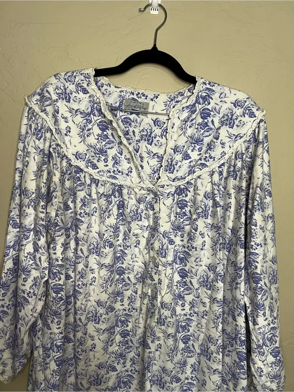 Lanz of Salzburg Cotton Flannel Tyrolean Purple Floral Cottagecore Nightgown - Image 3