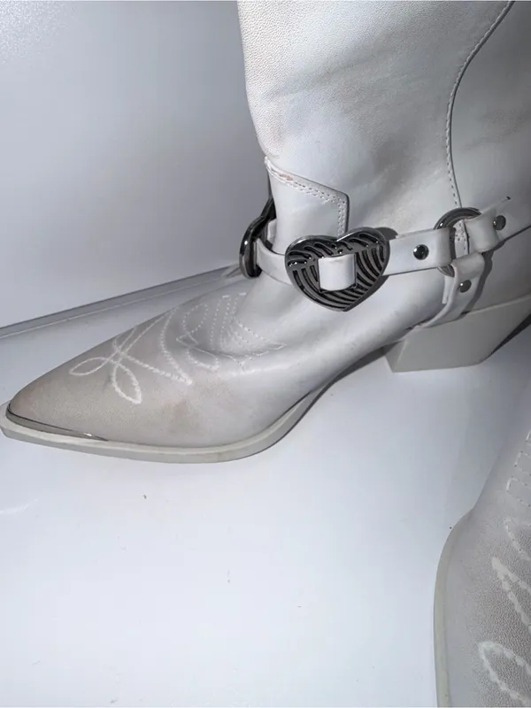 Madden Girl Women's Sweetheart Western Cowboy Boot White‎ 7.5 Hearts Concho - Image 4