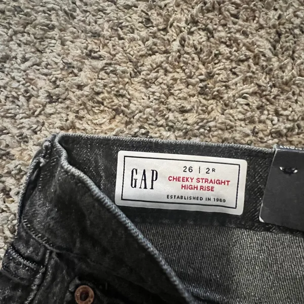 Gap Cheeky Straight High Rise Jeans Washed Black Raw‎ Hem Size 26 2R Button Fly - Image 2