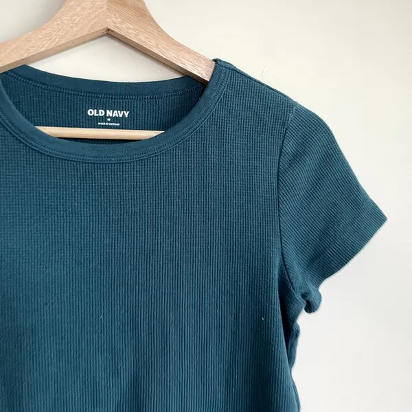 Old Navy forest green cropped short sleeved ribbed t-shirt‎ women's size medium - Image 2