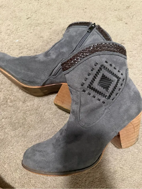Vintage Havana Gray Suede Ankle Boots with Stacked Heel - Image 3