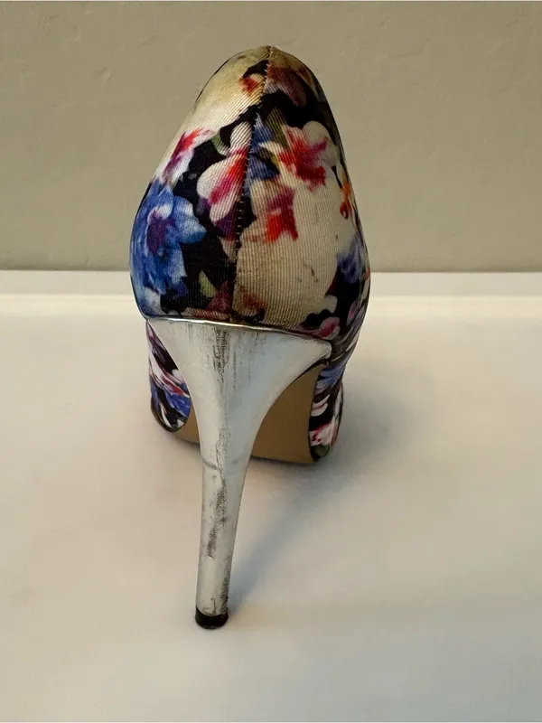 Apt. 9 multicolored floral pumps with silver heels size 6.5 - Image 4