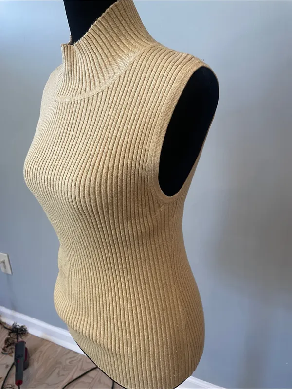 Sleeveless Mock Neck Ribbed Sweater - Creamy gold - Image 2