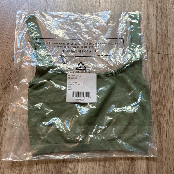 Free People Scoop Neck Crop in Army Green Size XS/S NWOT - Image 3