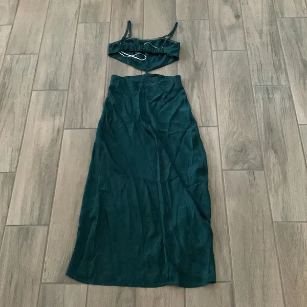 Beginning boutique forgiveness cut out satin dress in emerald - Image 7